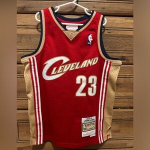 Youth small basketball jersey Mitchell & Ness LeBron James Cleveland Cavaliers